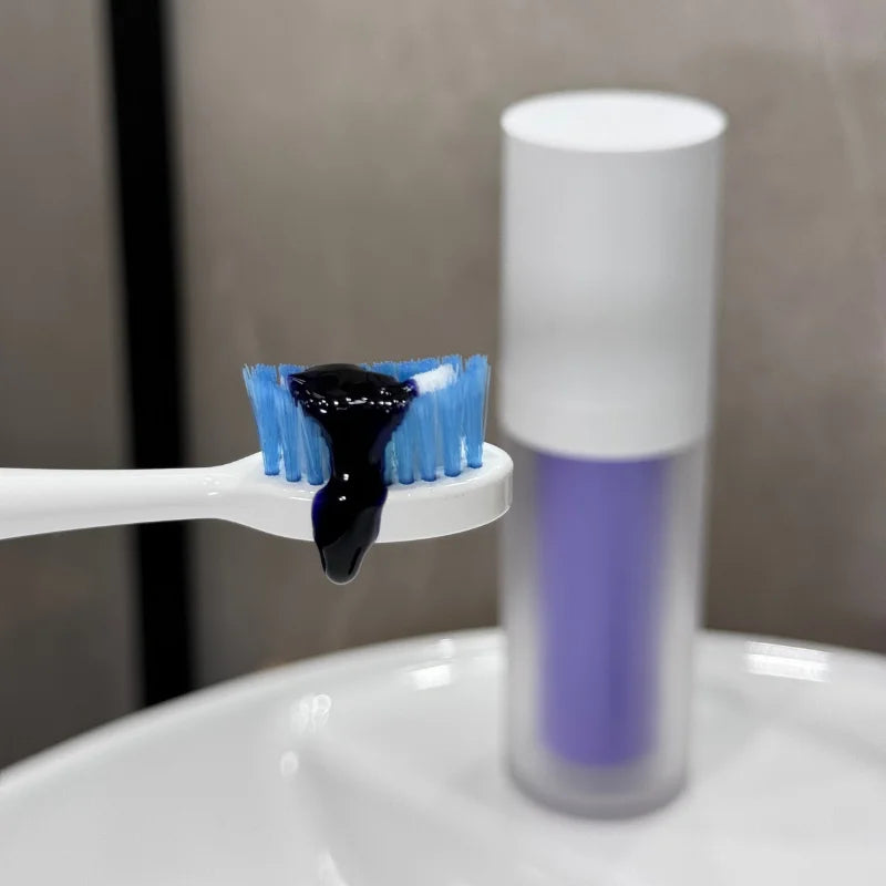 Klinii V34 toothpaste lifestyle image